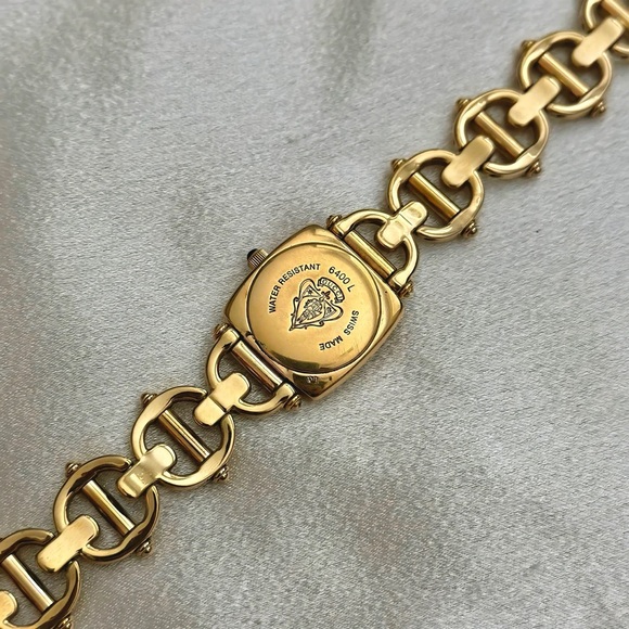 AUTHENTIC VINTAGE GUCCI MOTHER-OF-PEARL HORSEBIT GOLD WATCH - Picture 7 of 8